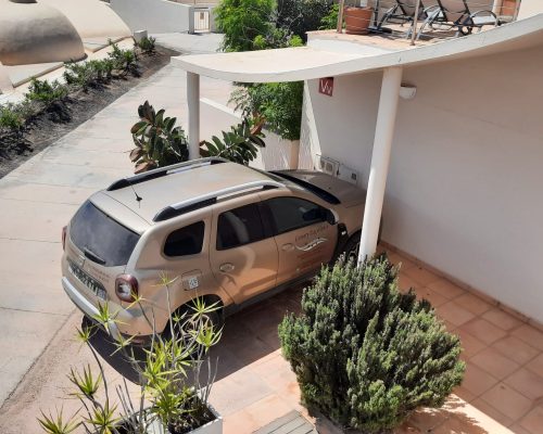 Privater Parkplatz vor der Tür