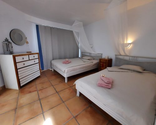 Schlafzimmer 3 mit Doppelbett und Einzelbett